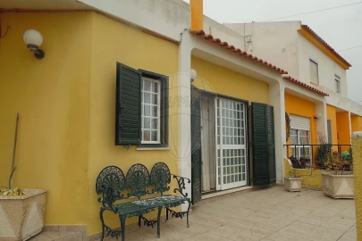 Moradia T3 para Venda em Atouguia da Baleia