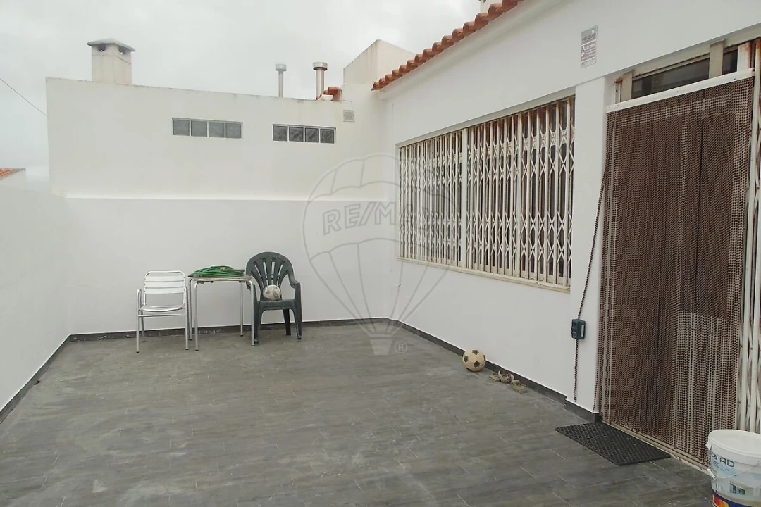 Moradia T3 para Venda em Atouguia da Baleia Foto 16