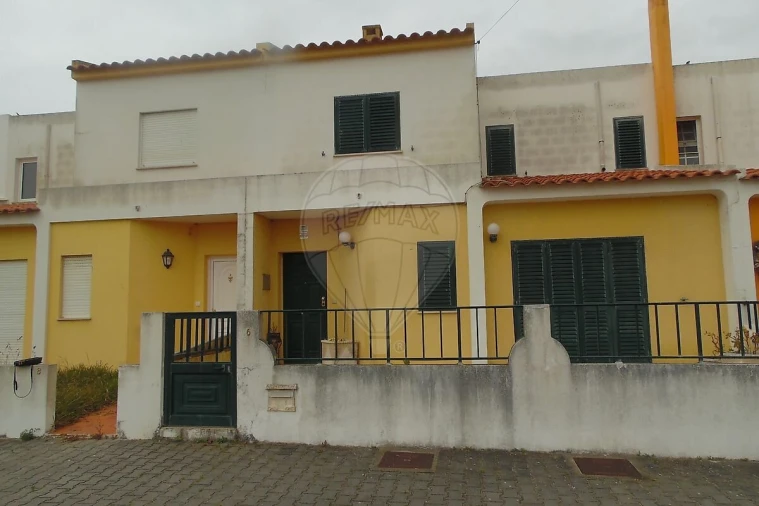 Moradia T3 para Venda em Atouguia da Baleia Foto 2