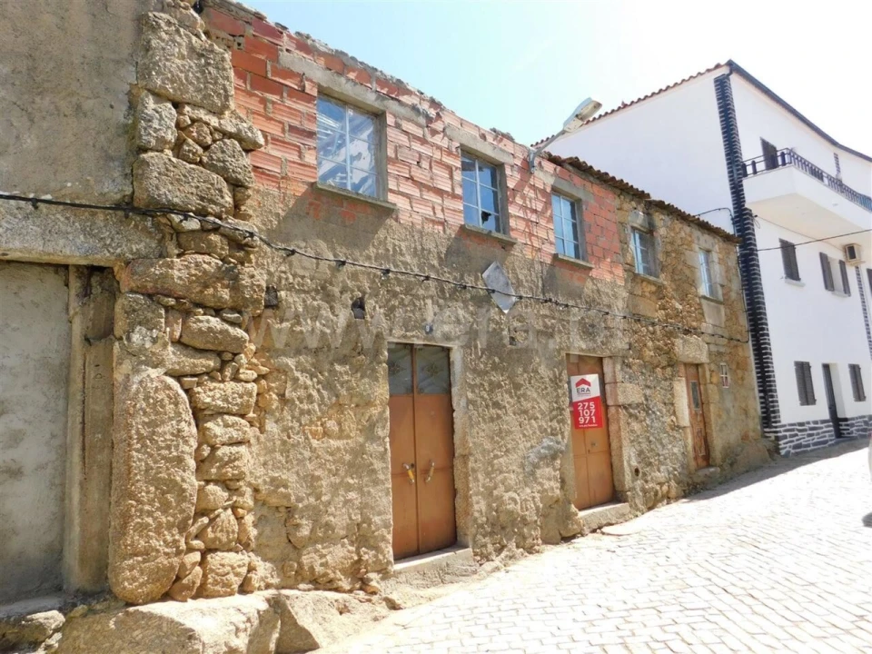Moradia T0 para Venda em Pero Viseu Foto 1