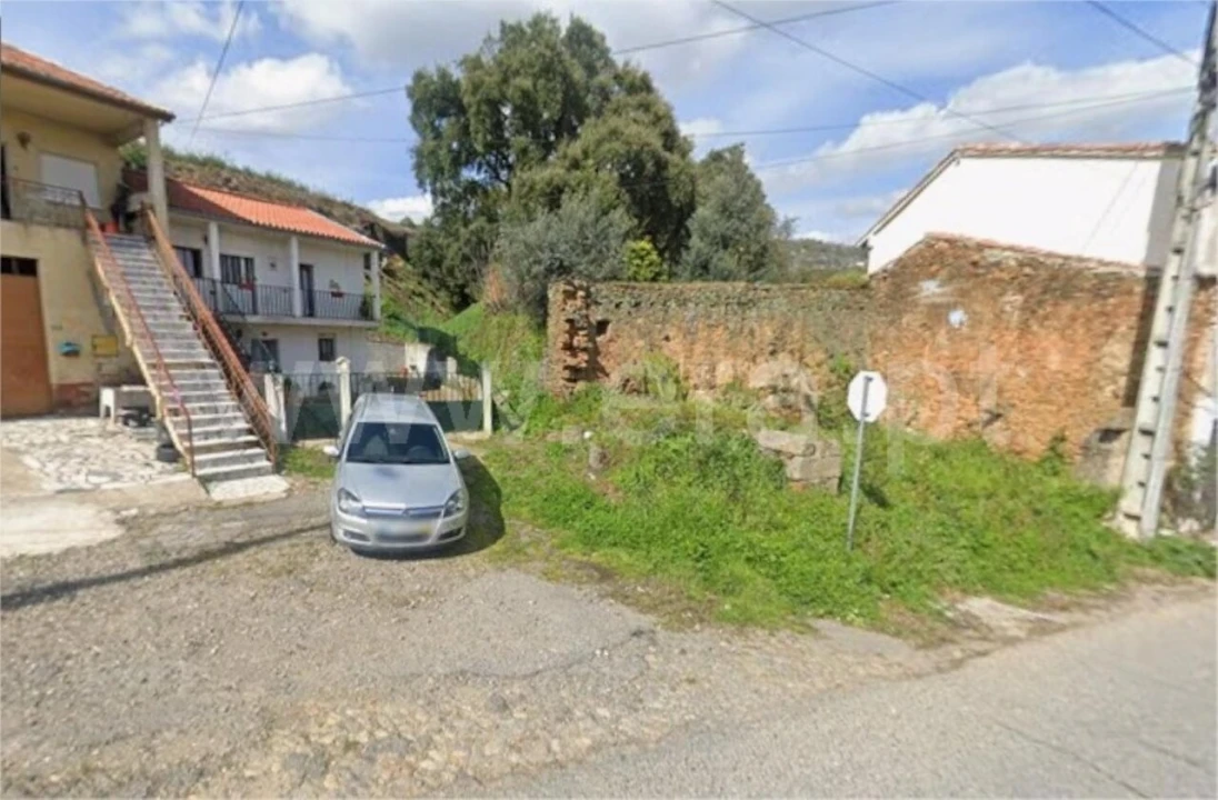 Moradia T0 para Venda em Tortosendo Foto 2