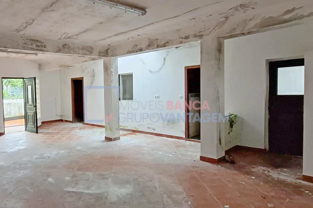 Moradia T4 para Venda em Vila Nova de Monsarros Foto 3