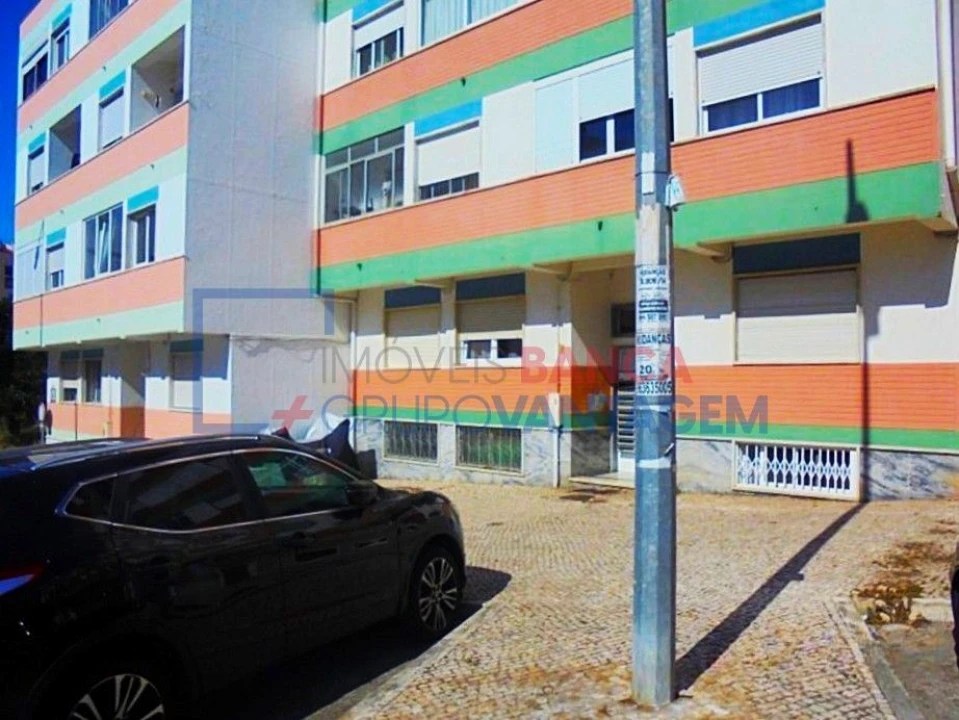 Apartamento T2 para Venda em Rio de Mouro Foto 4