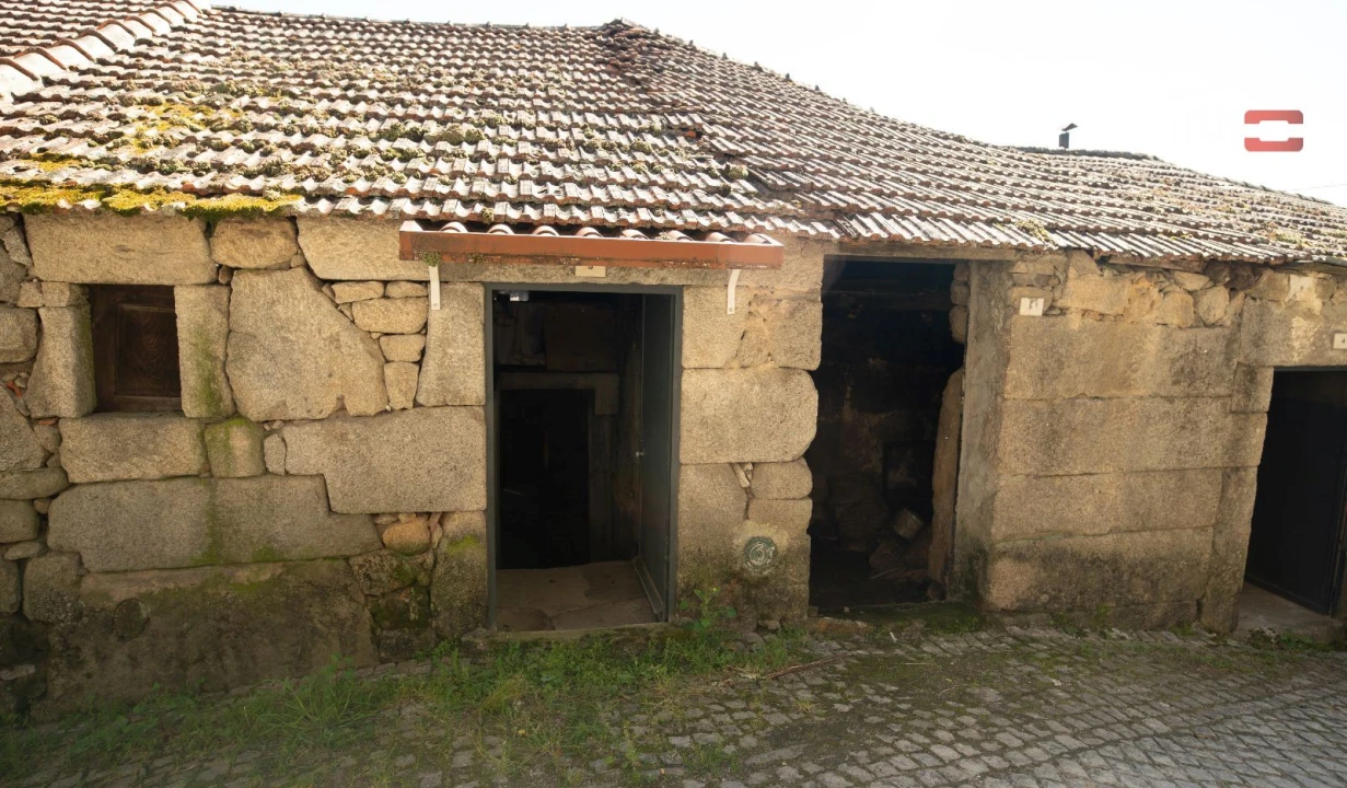 Moradia T5 para Venda em Castro Daire Foto 1