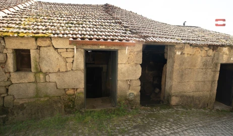 Moradia T5 para Venda em Castro Daire