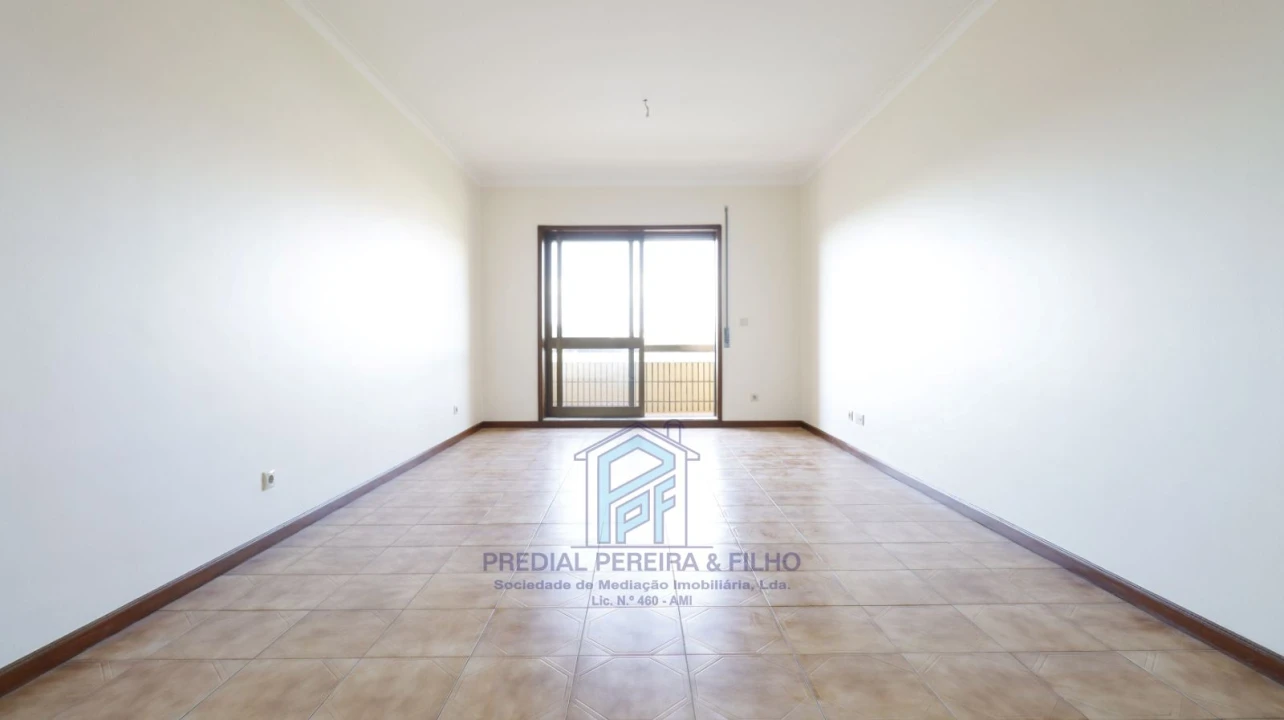 Apartamento T3 para Arrendamento em Fânzeres e São Pedro da Cova Foto 3