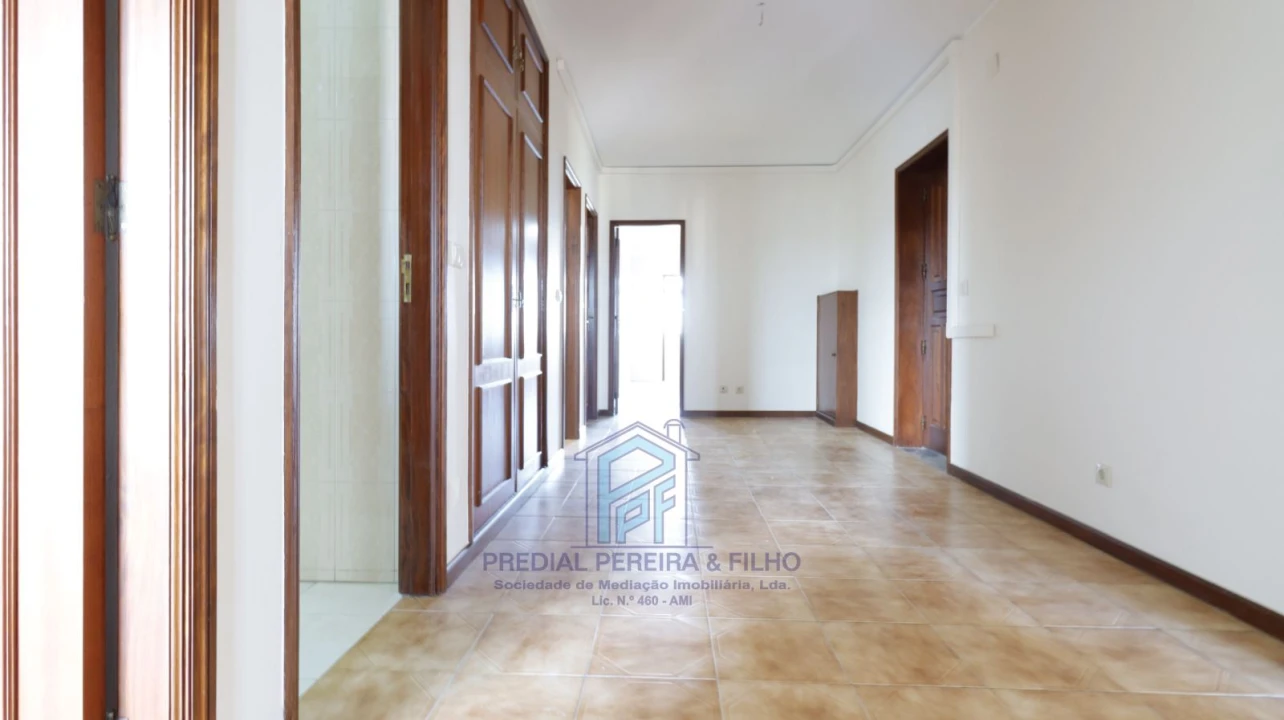 Apartamento T3 para Arrendamento em Fânzeres e São Pedro da Cova Foto 17