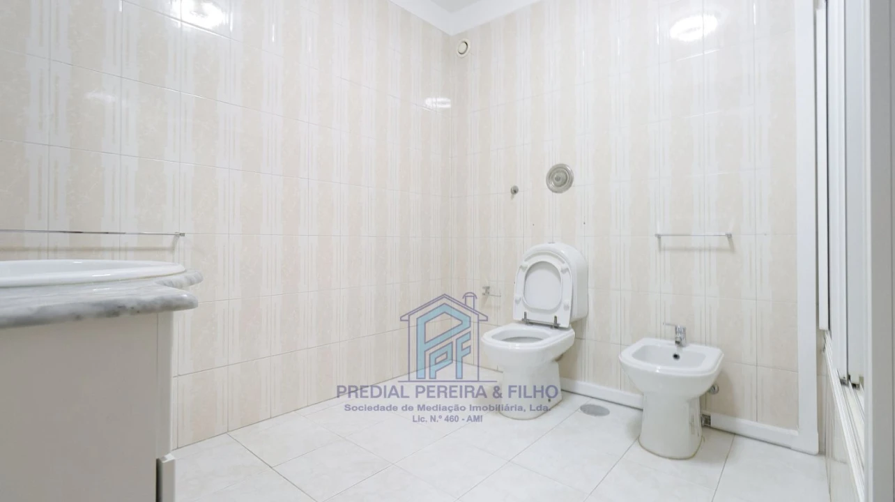 Apartamento T3 para Arrendamento em Fânzeres e São Pedro da Cova Foto 22