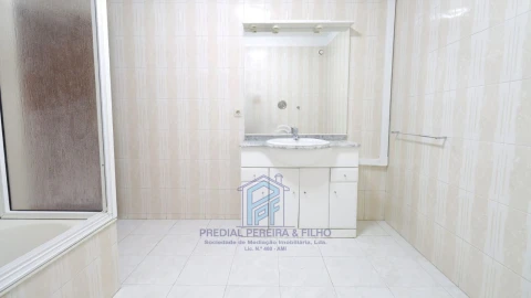 Apartamento T3 para Arrendamento em Fânzeres e São Pedro da Cova