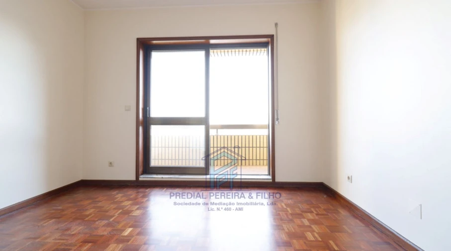 Apartamento T3 para Arrendamento em Fânzeres e São Pedro da Cova Foto 16