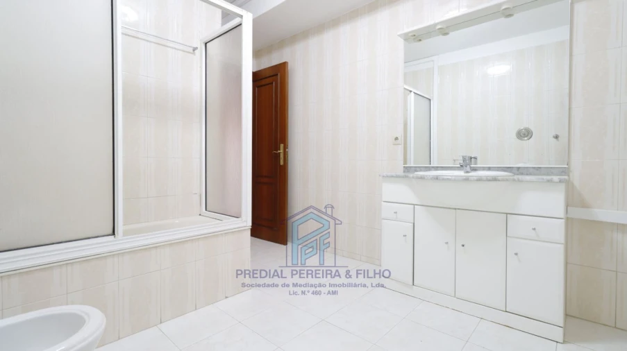 Apartamento T3 para Arrendamento em Fânzeres e São Pedro da Cova Foto 23