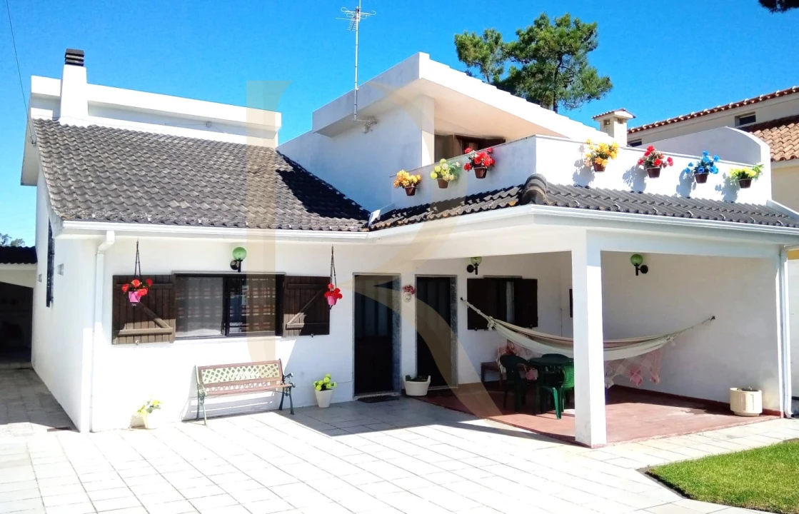 Moradia T5 para Venda em Fernao Ferro Foto 5