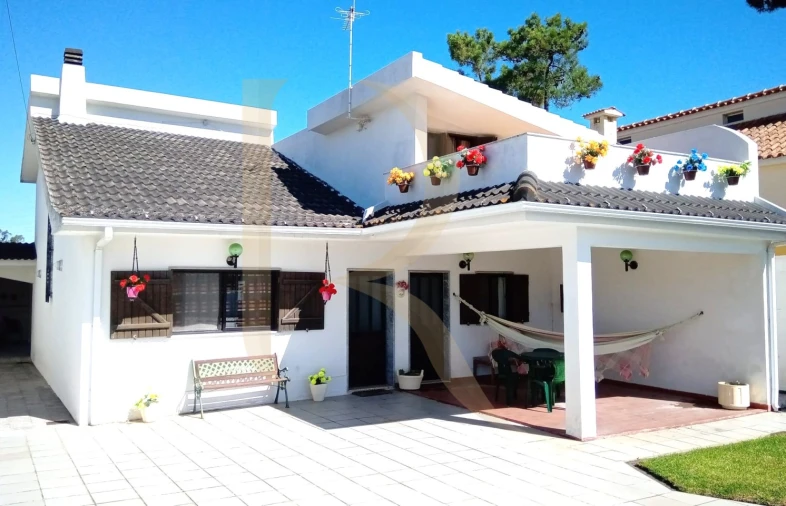 Moradia T5 para Venda em Fernao Ferro Foto 5