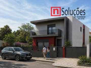 Moradia T4 para Venda em Vialonga