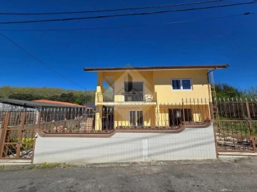 Moradia T4 para Venda em Santa Maria de Lamas