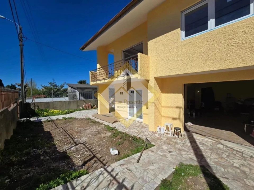 Moradia T4 para Venda em Santa Maria de Lamas Foto 2