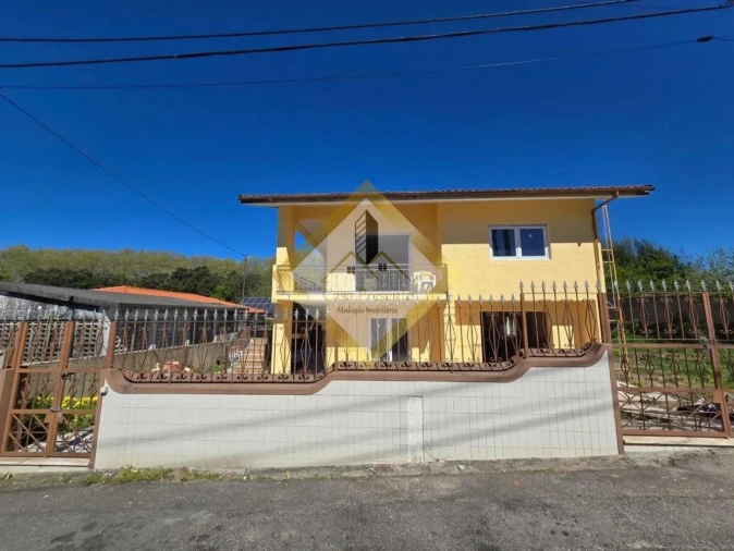 Moradia T4 para Venda em Santa Maria de Lamas Foto 9