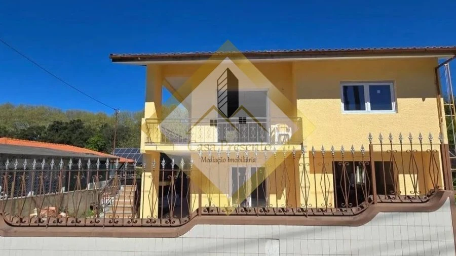Moradia T4 para Venda em Santa Maria de Lamas
