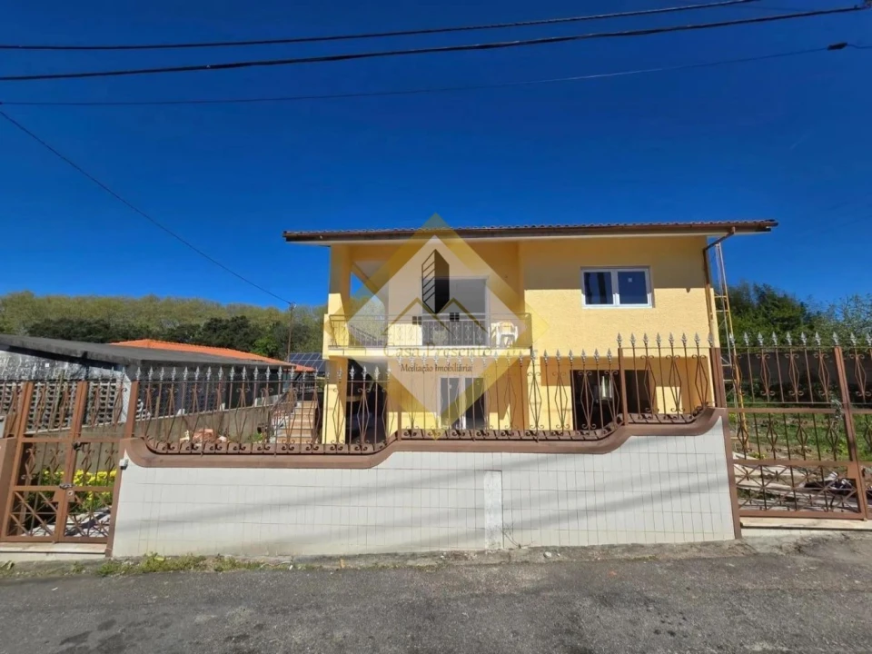 Moradia T4 para Venda em Santa Maria de Lamas Foto 1