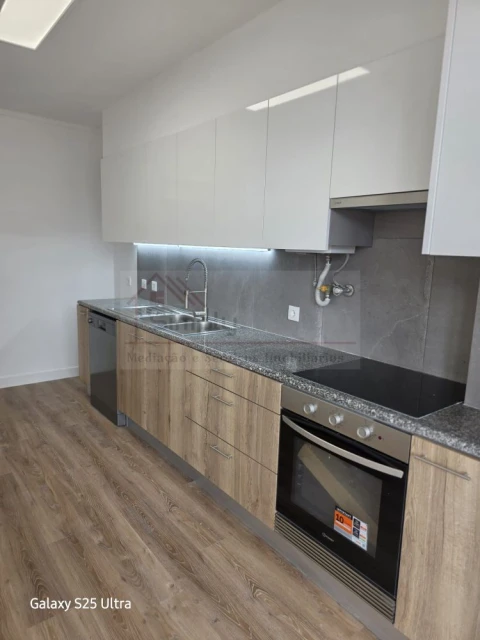 Apartamento T3 para Venda em São Domingos de Benfica