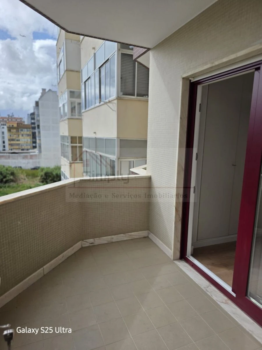 Apartamento T3 para Venda em São Domingos de Benfica Foto 2