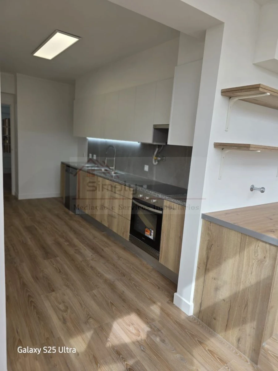 Apartamento T3 para Venda em São Domingos de Benfica Foto 3
