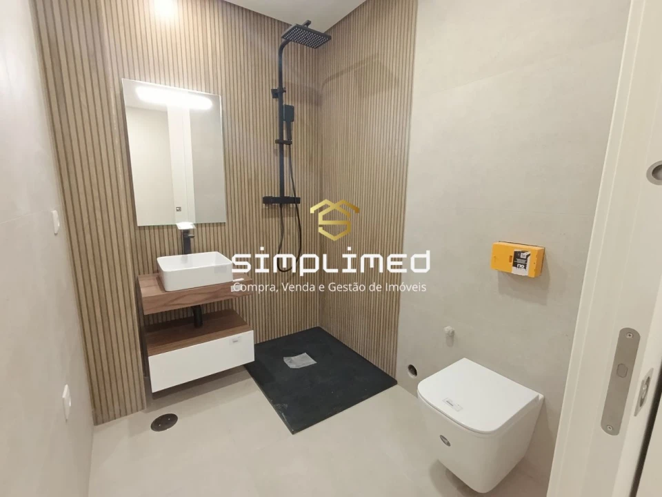 Apartamento T2 para Venda em Covilhã e Canhoso Foto 15