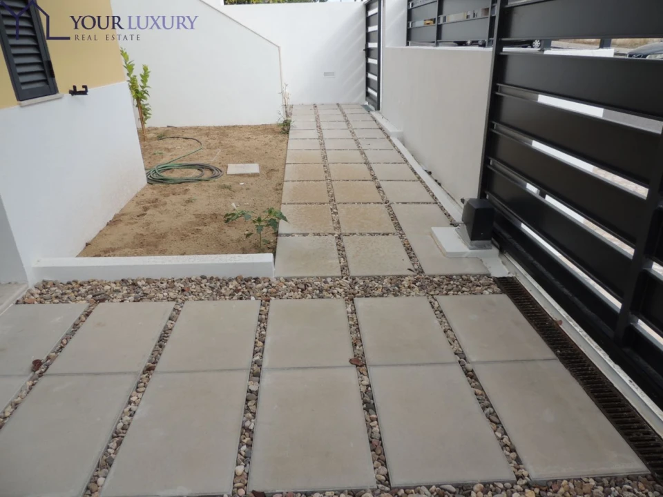 Moradia T3 para Venda em Mina de Água Foto 37