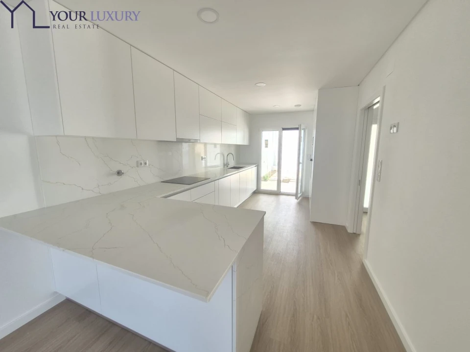 Moradia T3 para Venda em Mina de Água Foto 1