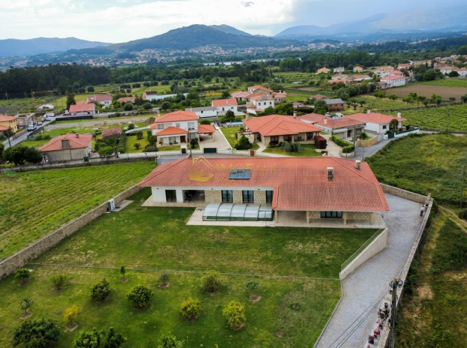 Moradia T6 para Venda em Santa Maria Maior e Monserrate e Meadela Foto 11