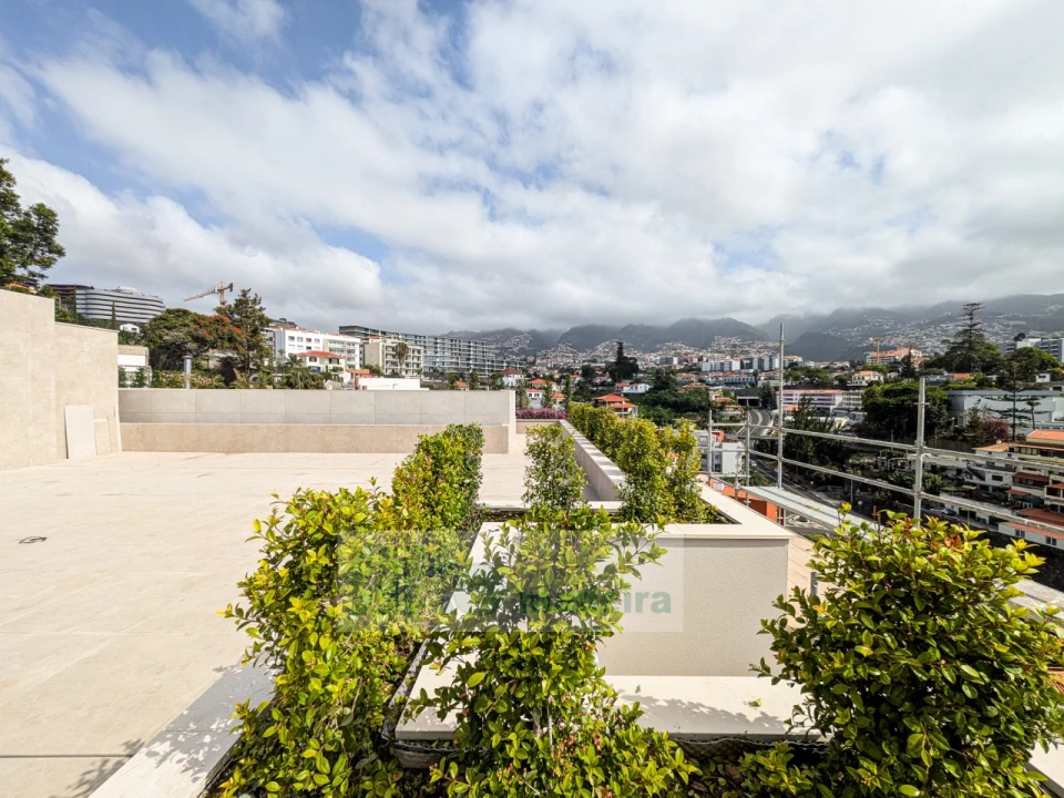 Apartamento T3 para Venda em São Martinho Foto 17