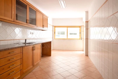 Apartamento T3 para Venda em Castanheira do Ribatejo e Cachoeiras
