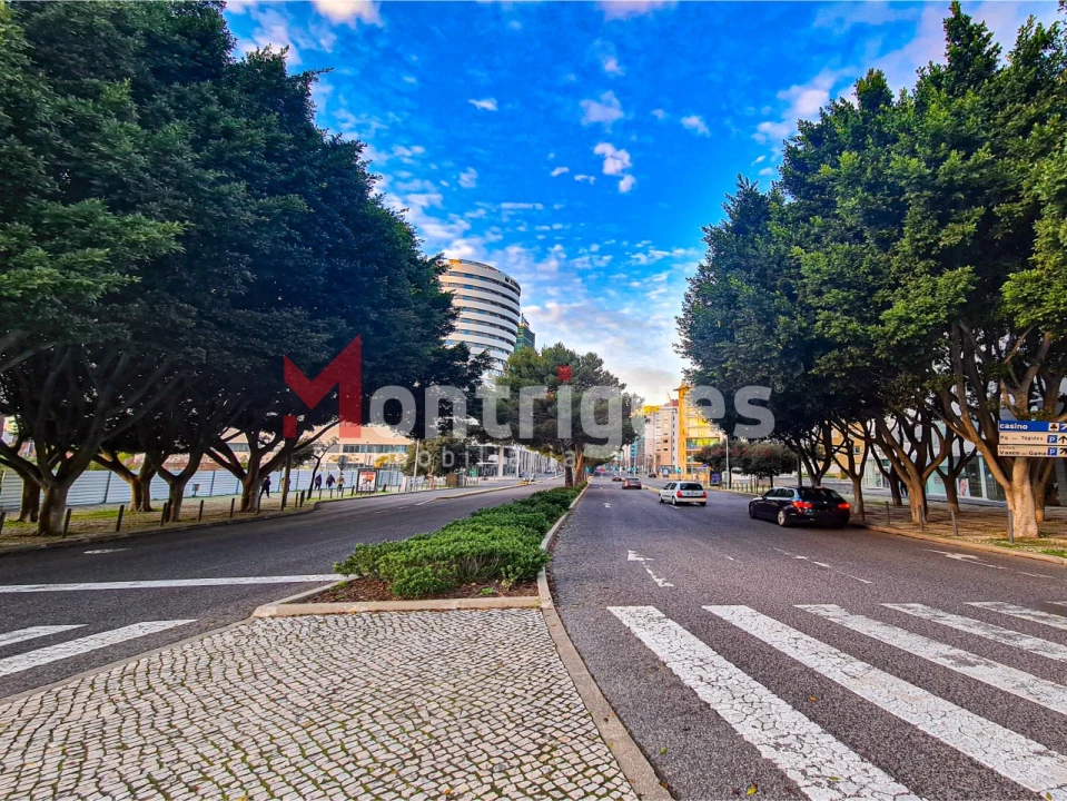 Loja para Venda em Parque das Nações Foto 1