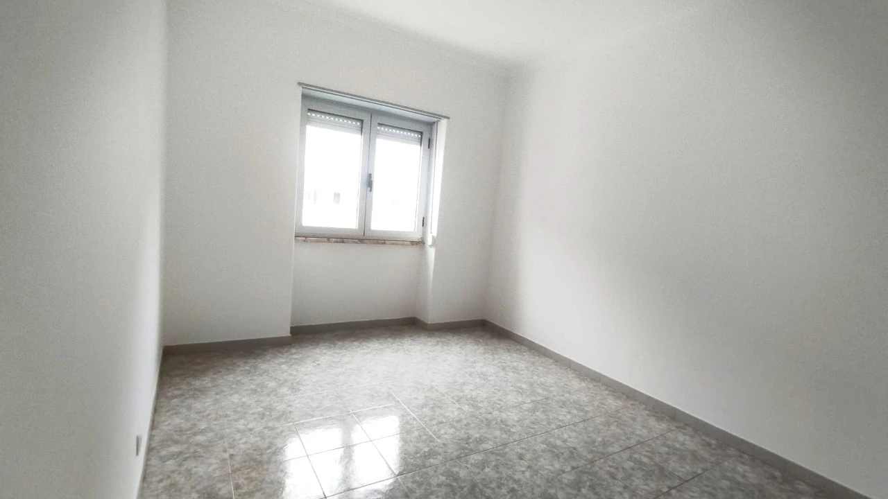 Apartamento T2 para Arrendamento em Falagueira-Venda Nova Foto 6