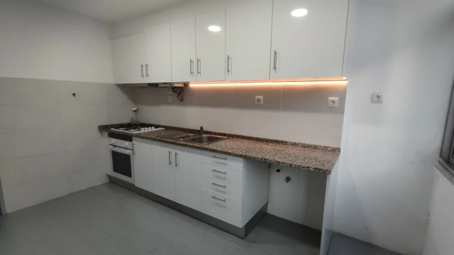 Apartamento T2 para Arrendamento em Falagueira-Venda Nova Foto 2