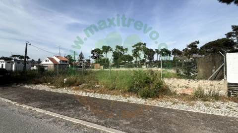 Terreno para Venda em Charneca de Caparica e Sobreda