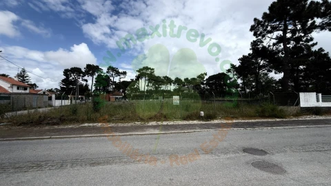 Terreno para Venda em Charneca de Caparica e Sobreda