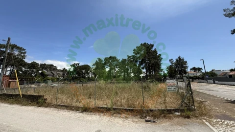 Terreno para Venda em Charneca de Caparica e Sobreda