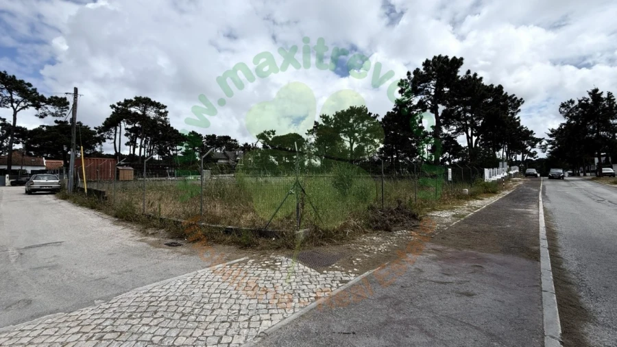 Terreno para Venda em Charneca de Caparica e Sobreda Foto 3