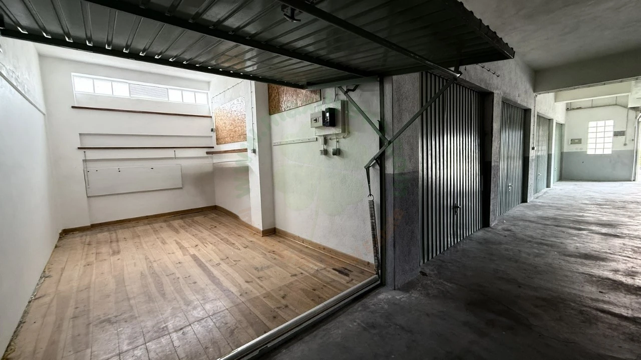 Garagem para Arrendamento em Laranjeiro e Feijó Foto 1