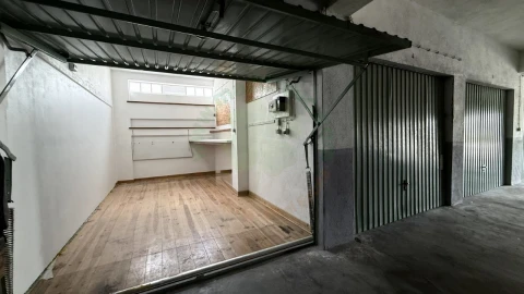 Garagem para Arrendamento em Laranjeiro e Feijó