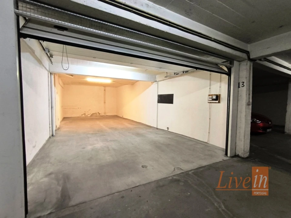 Garagem para Arrendamento em Ericeira Foto 1