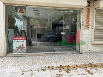 Loja para Arrendamento em Benfica