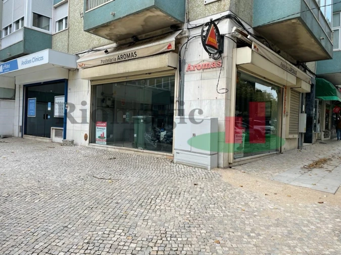 Loja para Arrendamento em Benfica Foto 2