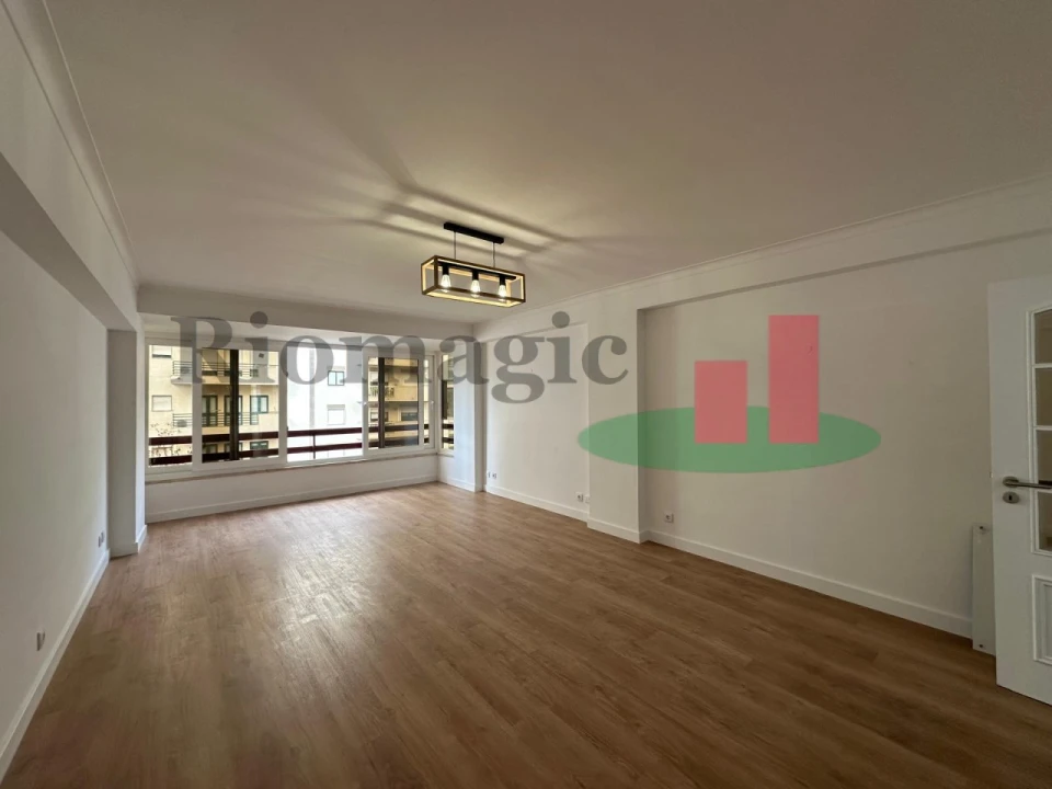Apartamento T3 para Venda em São Domingos de Benfica Foto 2