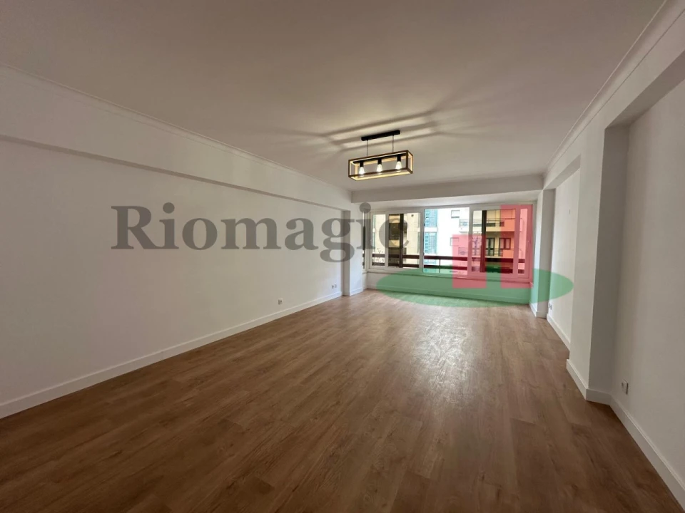 Apartamento T3 para Venda em São Domingos de Benfica Foto 3