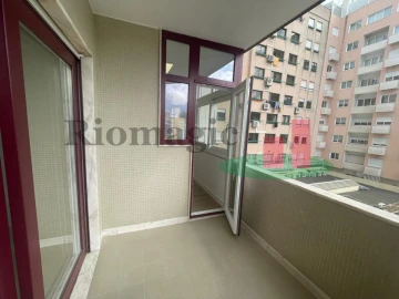 Apartamento T3 para Venda em São Domingos de Benfica