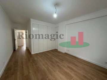 Apartamento T3 para Venda em São Domingos de Benfica