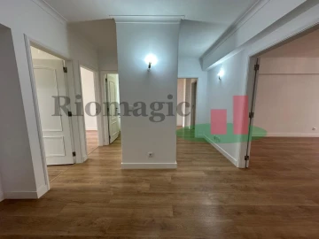 Apartamento T3 para Venda em São Domingos de Benfica