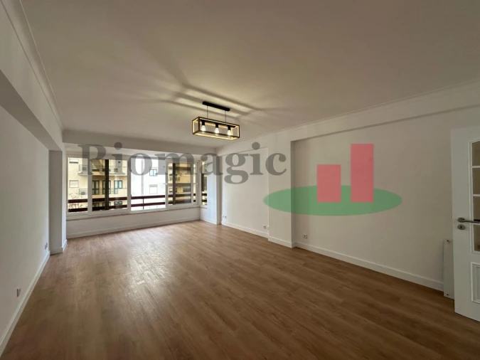 Apartamento T3 para Venda em São Domingos de Benfica Foto 2